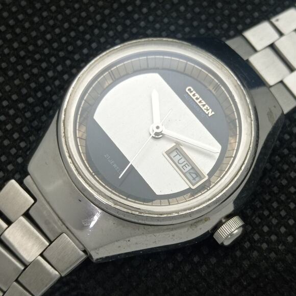 Vintage 1977 Citizen Automatic Womans Silver Watch W/daydate & Black accents main image 7